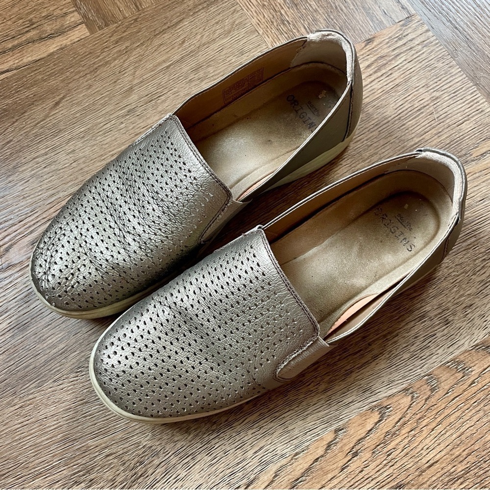 🎯3/$10 Earth Origins Slip Ons Platinum 7.5